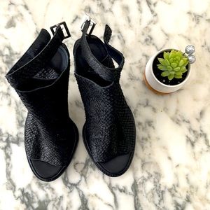 HELMUT LANG Snake SkinBlack Open Toe Sandals 371/2